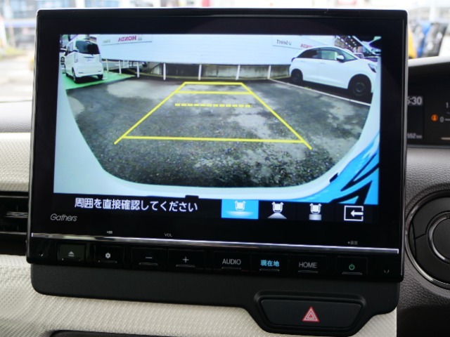 初心者の方や運転に自信のない方でも安心して車庫入れができるリバース連動リアカメラが装着されています。狭い駐車場はもちろん、雨の日や夜間でもストレスなく運転していただけますよ。