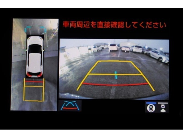 【パノラミックビューモニター】　後退時に車両の後ろ側を表示するだけでなく、上から見たような映像で車庫入れなどバックする際に安心です。