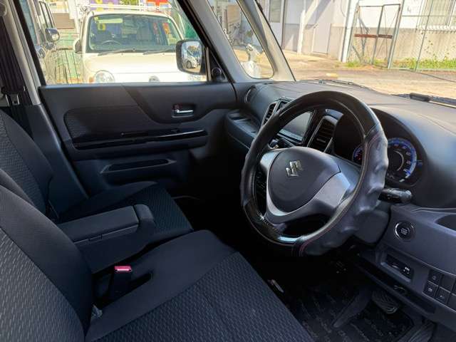 運転席周りも広々としているので運転しやすいです。