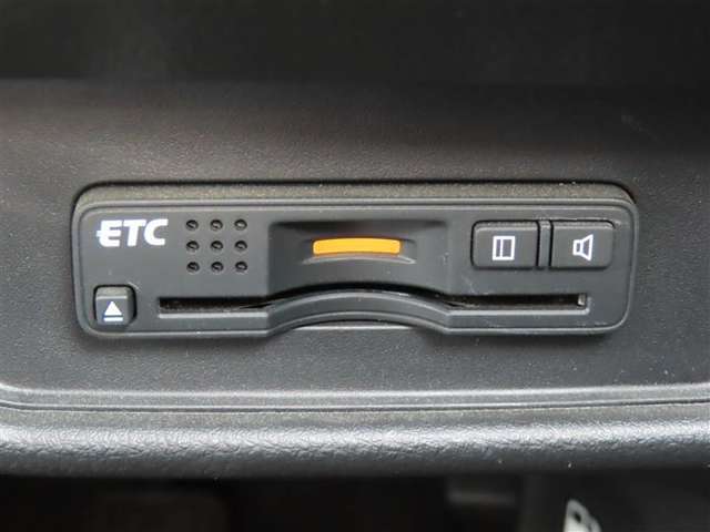ETCはビルトインタイプになります。クルマ本体のパネルに埋め込むような形になりますので、スッキリとした室内になりますね！