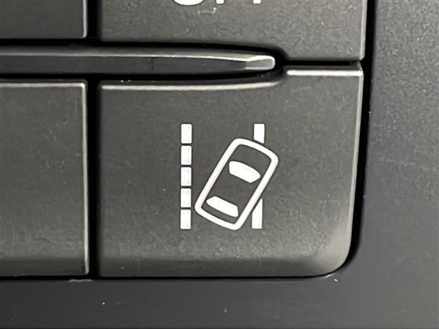 【車線逸脱警報システム（LDWS）】居眠り運転などでの車線のはみ出しを予測して、警告灯と警告音でドライバーに注意を促します！機能には限界があるためご注意ください。
