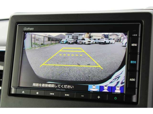 もちろんリアカメラも装備。安心、安全のために駐車時などの後方死角を減らします。また切り替えボタンを操作するとで、ノーマルビュー・ワイドビュー・トップダウンビューの切り替えが可能です！