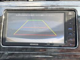 【バックカメラ】駐車時に後方がリアルタイム映像で確認できます。大型商業施設や立体駐車場での駐車時や、夜間のバック時に大活躍！運転スキルに関わらず、今や必須となった装備のひとつです！