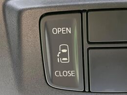 【パワースライドドア】スマートキーや運転席のスイッチでスライドドアの開閉が可能♪電動だから力を入れてドアを開ける必要が無く、小さいお子様でも、重い荷物を持っている時もラクに開け閉めできます♪