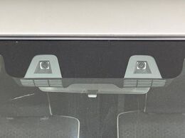 【スズキ　セーフティサポート】走行中に前方の車両等を認識し、衝突しそうな時は警報とブレーキで衝突回避と被害軽減をアシスト。より安全にドライブをお楽しみいただけます。