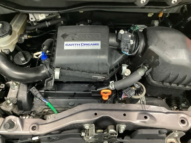 ホンダスタッフがしっかり整備して保証付きにてお渡し致します。エンジンルーム＆室内ルームともにクリーニング済みで清潔です。快適なドライブをお楽しみください。