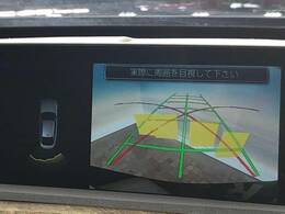 ●ガイドライン付きバックカメラ：不安な駐車もこれで安心！ガイドライン付きなので狭い箇所での駐車もラクラクです！