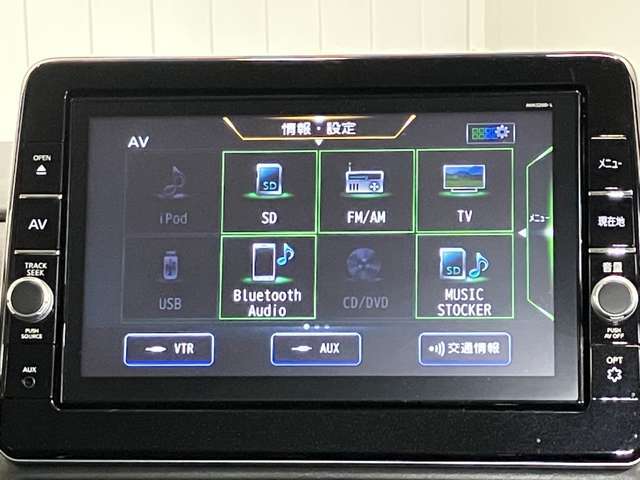 高性能で使いやすい日産純正ナビゲーションです。フルセグTVも鑑賞出来るしBluetooth機能付なのでお手持ちの携帯電話でハンドフリー通話も出来ます。