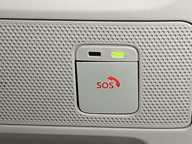 【SOSコール】急病時や危険を感じた時にはSOSコールスイッチを押すと専門オペレーターに接続！万が一エアバック展開事故の時は自動通報します！