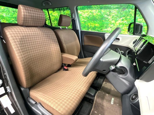 運転席シート廻りは使用感も少なく、良好な状態となっています。丁寧に使われていたことがよくわかりますね。