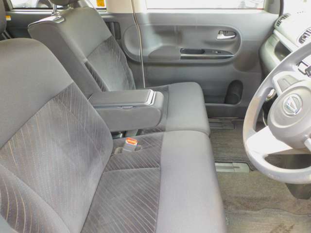 特殊機器を用いて汚れを吸い上げ、さらに高温スチームによる殺菌クリーニングを施します！お客様に気持ちよくお乗りいただけるよう、丸一日かけて隅々までキレイにします♪