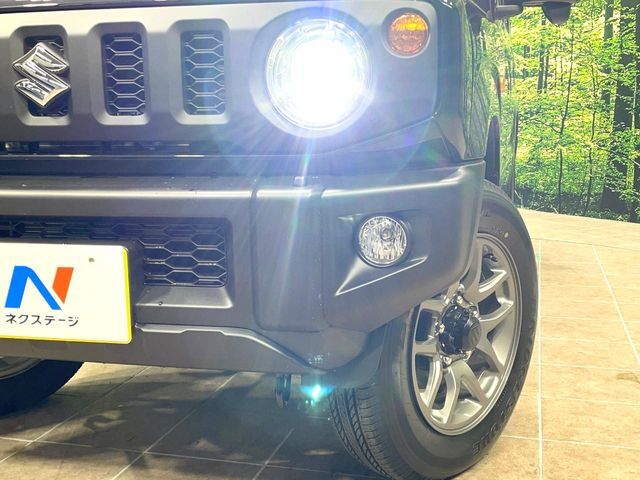 【LEDヘッドライト】悪天候や夜間走行時も良好な視界を確保し安心して運転できる高輝度LEDヘッドライトを装備！点灯速度が早く、消費電力も抑えられています。