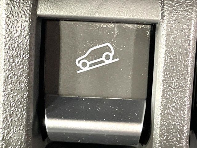 【ダウンヒルアシスト】急な坂道を下るときに自動でブレーキを制御、一定の低速度を保ちます。雪道や悪路など滑りやすい路面の下り坂でもタイヤがロックしないから安心！ハンドル操作に集中できます！