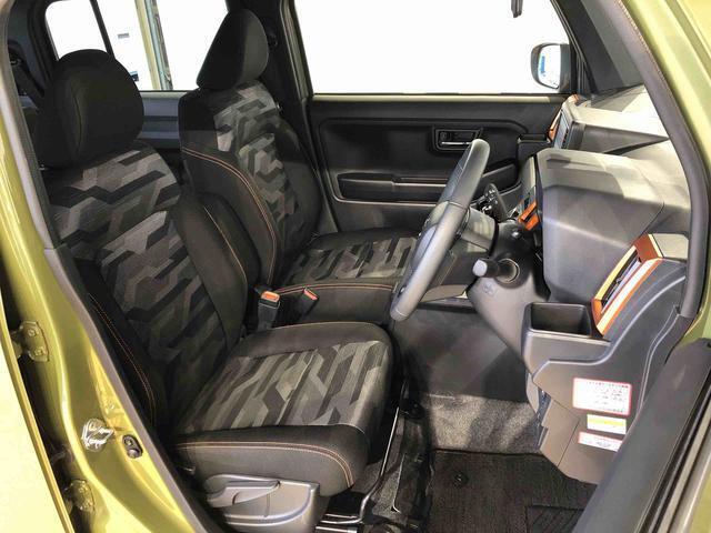 運転席の座面高さを調整できるシートリフターが付いています。フロントシートはベンチシートを採用で、座面も広く使い勝手もいいですよ♪