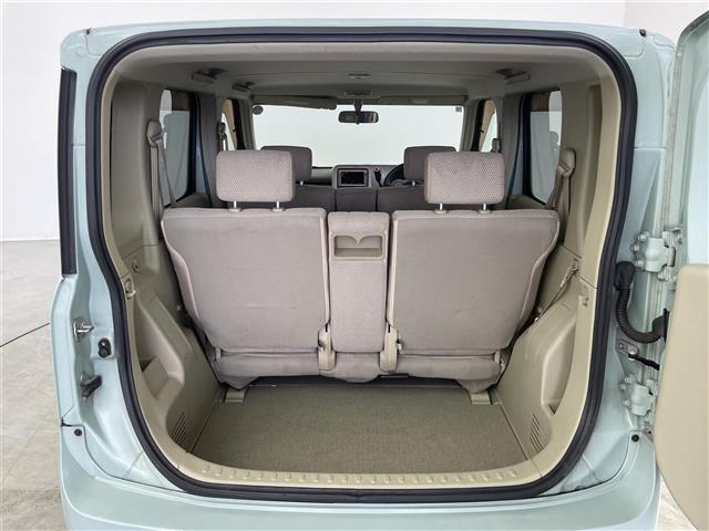 【トランク】積み込みやすくて、たっぷり積める荷室です。シートアレンジできるものは、乗車人数と荷物の量や大きさによってシートを動かすことができるので、より快適なドライブが可能です！