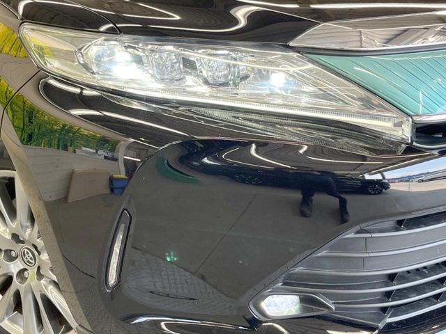 【LEDヘッドライト】悪天候や夜間走行時も良好な視界を確保し安心して運転できる高輝度LEDヘッドライトを装備！点灯速度が早く、消費電力も抑えられています。