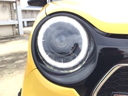 【LEDヘッドライト】ディスチャージヘッドライト（HID）と同等の明るさで、夜道や雨天走行が明るく視界良好！！　フォグライトも装備で、安心感さらにUPです♪安心ドライブを楽しんで下さい♪