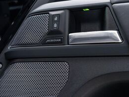 MERIDIANは英国のプレミアムオーディオブランドです。重低音から高音域までしっかりと再現でき、コンサートのような臨場感溢れる音響空間を実現します。どうぞ店頭にてご体感ください。