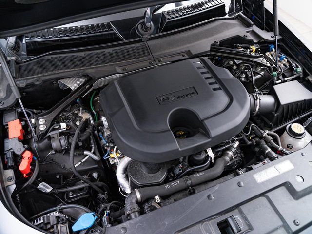 ターボチャージドディーゼルエンジンは258PS/600N・mを実現。優れた走行性能とパワー、トルクの太さが特長。8ATとの組み合わせでスムーズで力強い走りでドライブをお楽しみいただけます。