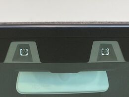 【スズキ　セーフティサポート】走行中に前方の車両等を認識し、衝突しそうな時は警報とブレーキで衝突回避と被害軽減をアシスト。より安全にドライブをお楽しみいただけます。