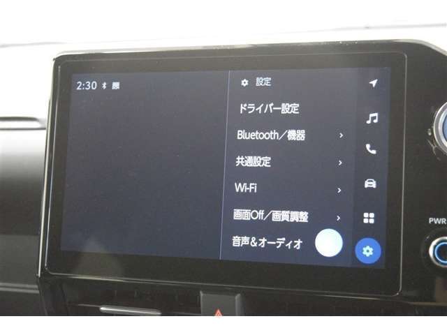 ディスプレイオーディオを装備。スマホとクルマをつなぐことで、これまでのナビに加えて、いろんなサービスが楽しめます。