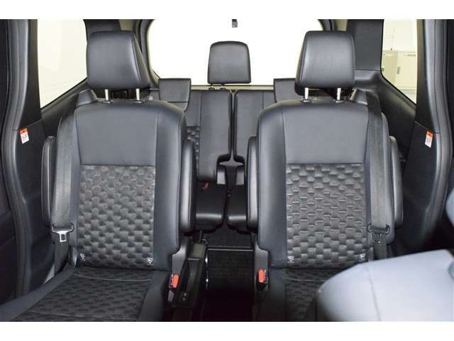 ゆとりある広々とした車内空間は、ドライブを始め買い物やレジャーなど、幅広く活躍します。一人でもみんなとでもお出かけを楽しみましょう！