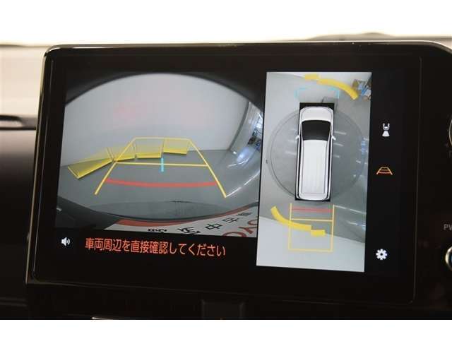 パノラミックビューモニター付きです。車両を上から見たような映像をディスプレイオーディオ画面に表示。運転席からの目視だけでは見にくい、車両周辺の状況をリアルタイムでしっかり確認できます。