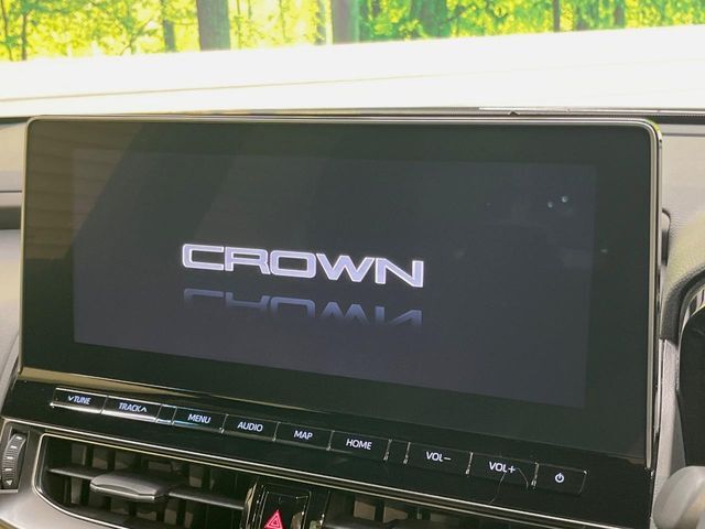 【メーカー純正ナビ】インテリアに溶け込むスタイリッシュな「専用設計」メーカーナビを装備♪視認性や操作性など基本性能にも優れ、より上質なカーライフをお楽しみいただけます。