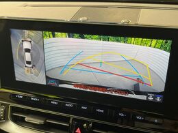【パノラミックビューモニター】専用のカメラにより、上から見下ろしたような視点で360度クルマの周囲を確認することができます☆死角部分も確認しやすく、狭い場所での切り返しや駐車もスムーズに行えます。