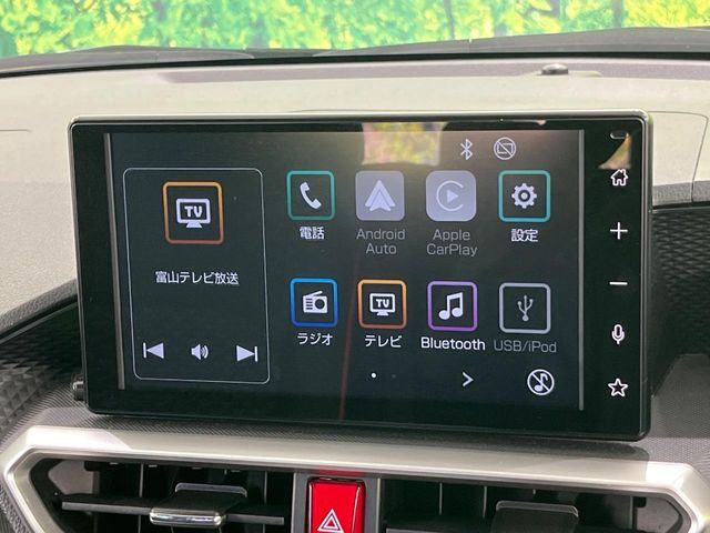 【ディスプレイオーディオ】お持ちのスマホやMP3プレイヤーとの無線接続で音楽再生が可能！コードで繋ぐわずらわしさも無く、手軽にお気に入りの音楽を楽しめます。