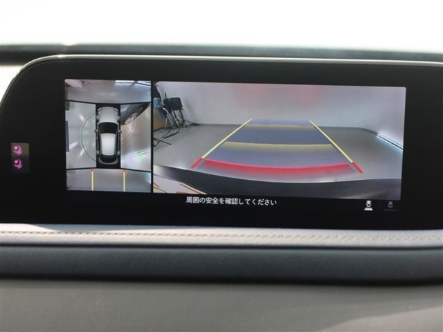 パノラミックビューモニター付きです。車両を上から見たような映像をモニター画面に表示。運転席からの目視では見にくい、車両周辺の状況をリアルタイムでしっかり確認できます。