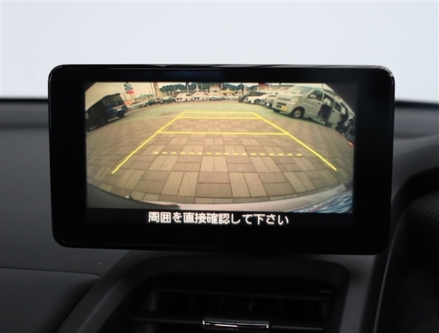 お車選びをお楽しみ頂けるよう、在庫車の展示スペースを十分に確保しております。