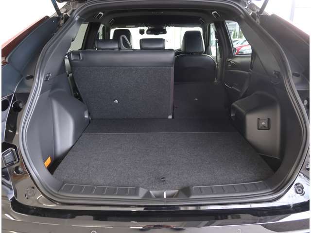 リヤシートは分割可倒式