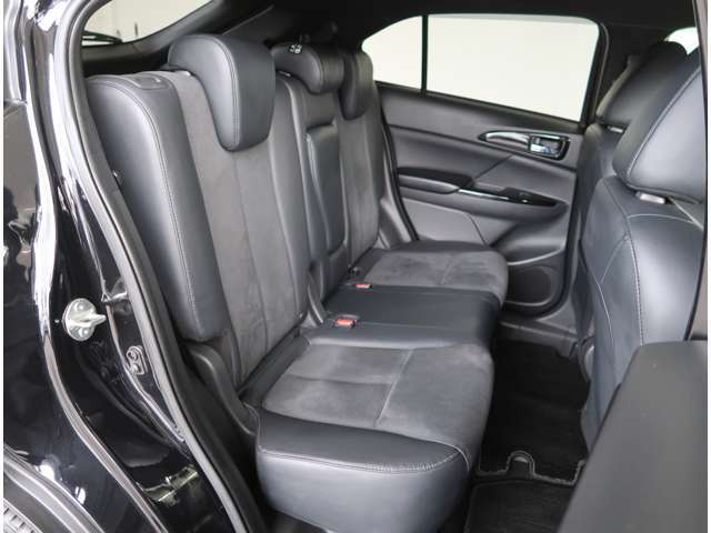 リヤシートは分割可倒式