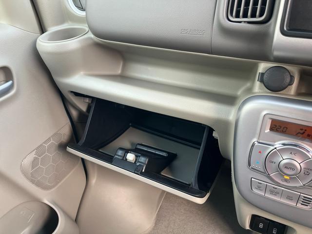 車検証その他を入れるグローブボックス