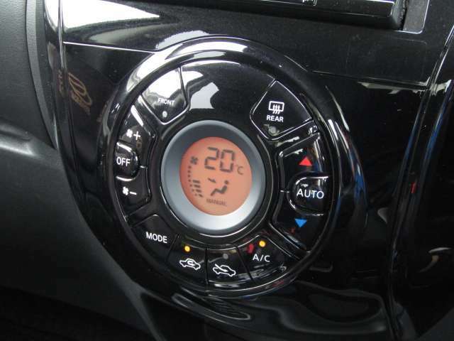 【オートエアコン機能付き】お好きな温度に設定すれば、自動的に温度を調節、車内の快適空間をサポート致します！！