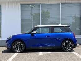 MINI NEXT2年間走行距離無制限保証、安心もMINIクオリティ。MINIを熟知したメカニックによる100項目の納車前点検。交換基準に達した部品があれば、MINI純正部品だけを使用し整備した後にお引渡しします。