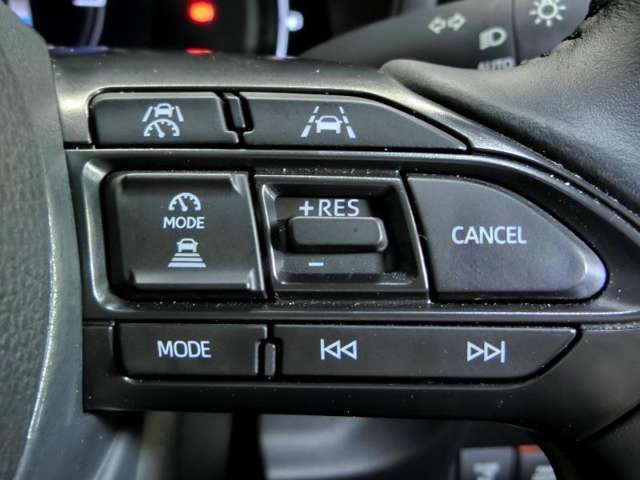 高速走行時に便利なクルーズコントロール付き。