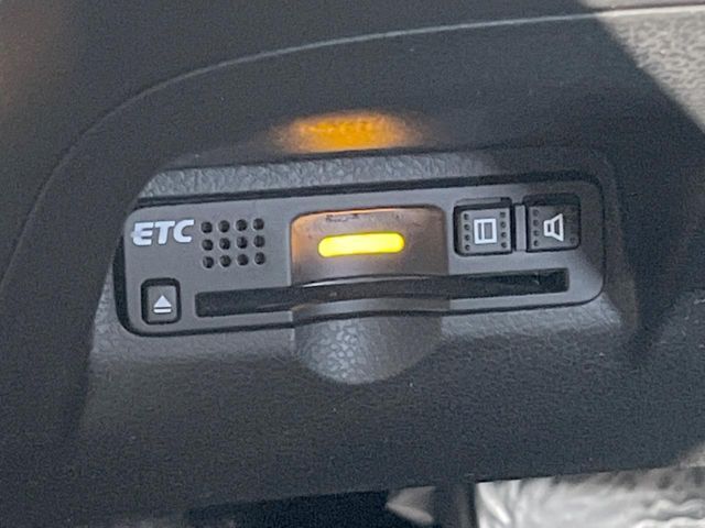 【ETC】高速道路の料金所をストレスなく通過！話題のスポットやサービスエリアに多い「スマートIC」利用時は必須のアイテムです。当店でセットアップを実施、ご納車当日からすぐにご利用いただけます！