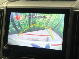【バックカメラ】駐車時に後方がリアルタイム映像で確認できます。大型商業施設や立体駐車場での駐車時や、夜間のバック時に大活躍！運転スキルに関わらず、今や必須となった装備のひとつです！