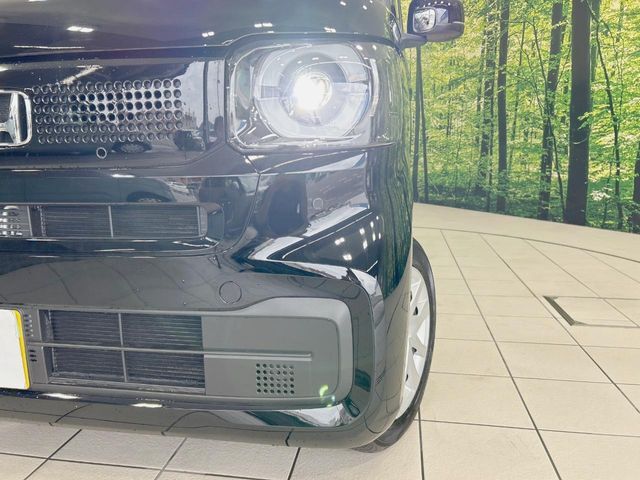 【LEDヘッドライト】悪天候や夜間走行時も良好な視界を確保し安心して運転できる高輝度LEDヘッドライトを装備！点灯速度が早く、消費電力も抑えられています。