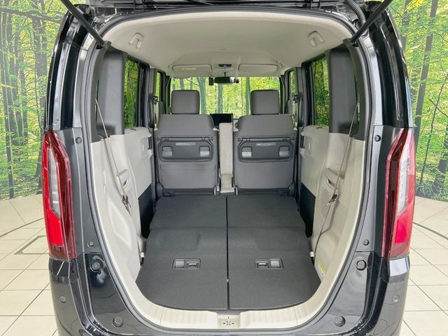 普段のお買い物や通勤、送迎等に十分な荷室スペースを確保しております。セカンドシートを倒すと、大きな荷物の積載も可能です♪