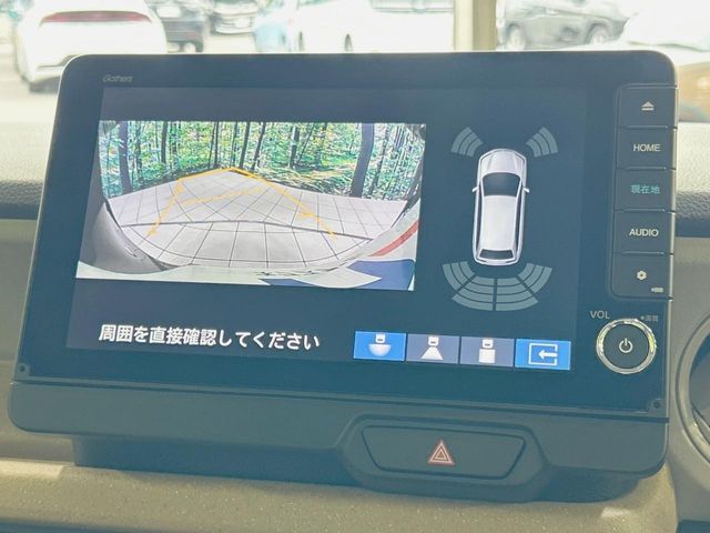 【バックカメラ】駐車時に後方がリアルタイム映像で確認できます。大型商業施設や立体駐車場での駐車時や、夜間のバック時に大活躍！運転スキルに関わらず、今や必須となった装備のひとつです！