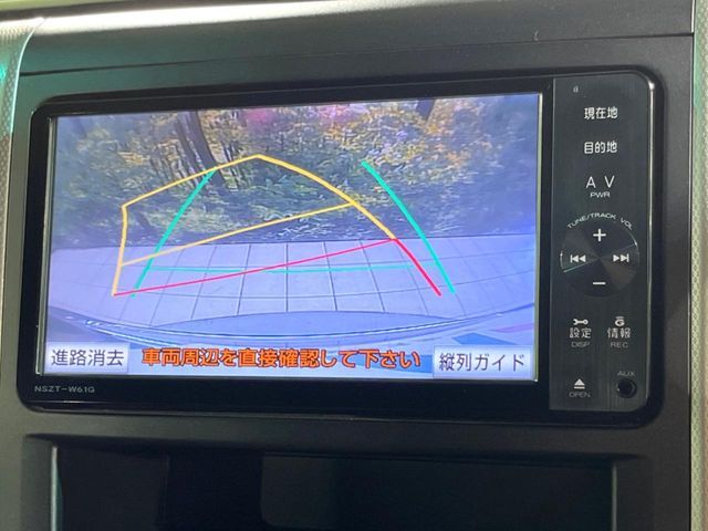 【バックカメラ】駐車時に後方がリアルタイム映像で確認できます。大型商業施設や立体駐車場での駐車時や、夜間のバック時に大活躍！運転スキルに関わらず、今や必須となった装備のひとつです！