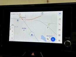 【純正ディスプレイオーディオ】FM・AMラジオやブルートゥース接続など多彩な機能を併せ持っており、インパネ周りがすっきりしてますね！追加オプションでナビ機能やフルセグTV、なども可能です。