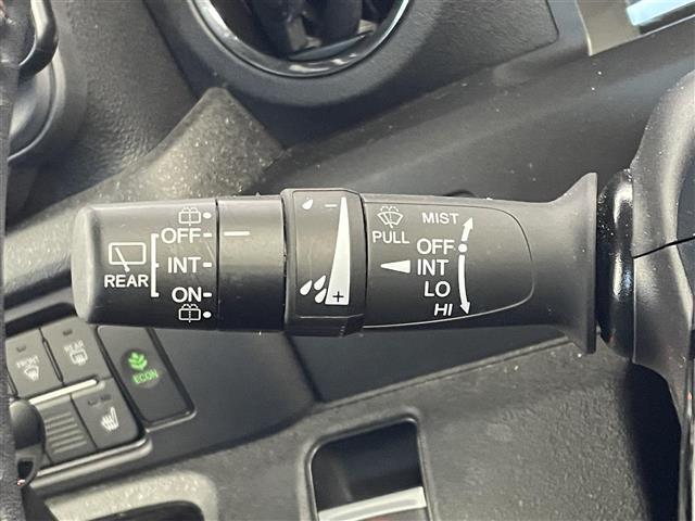 【ワイパー＆ウォッシャー】ワイパーを作動させたり、ウォッシャーを作動させたりすることができます。