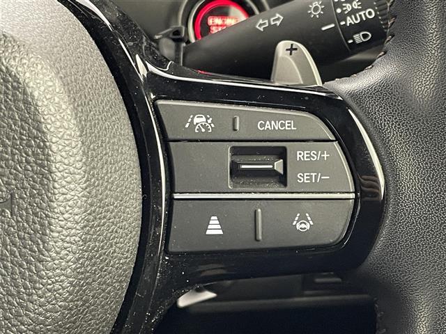 【クルーズコントロール】高速道路で便利なクルーズコントロールも装着済み。アクセルを離しても一定速度で走行ができる装備です。加速減速もスイッチ操作でOKです。