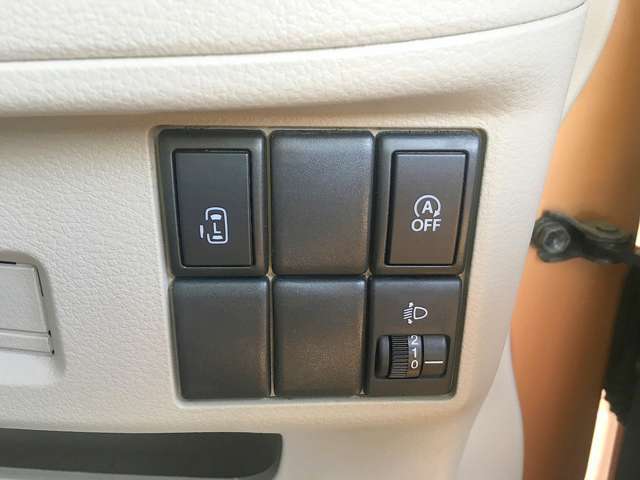 自動ドアのスイッチも運転席にあり安全確認をしながらの操作が出来ます。挟み込み防止もあり小さなお子様がいても安心です！