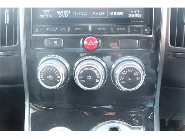 オートエアコン付き車両になります。