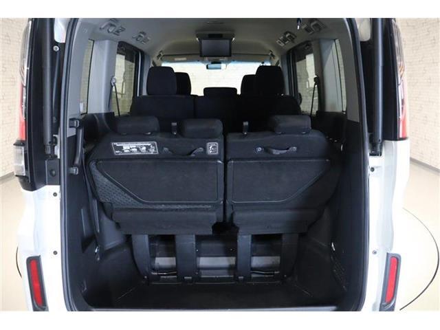 こんなに広い荷室が出来ますよ！背の高い荷物も積めます。リアシートとトランクが繋がっているので、長尺ものでも収納がOK！買い物等で重宝しますよ！
